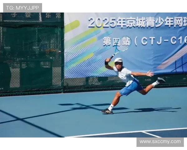 网球赛季进入高潮 各大名将争夺年终总决赛席位激烈角逐