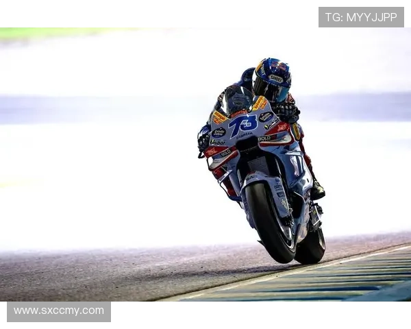 MotoGP赛季精彩回顾 斗志激烈的车手们引领赛道风潮