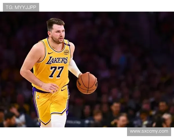 NBA最新动态：詹姆斯带领湖人逆转勇士 东契奇砍下惊人三双创历史纪录